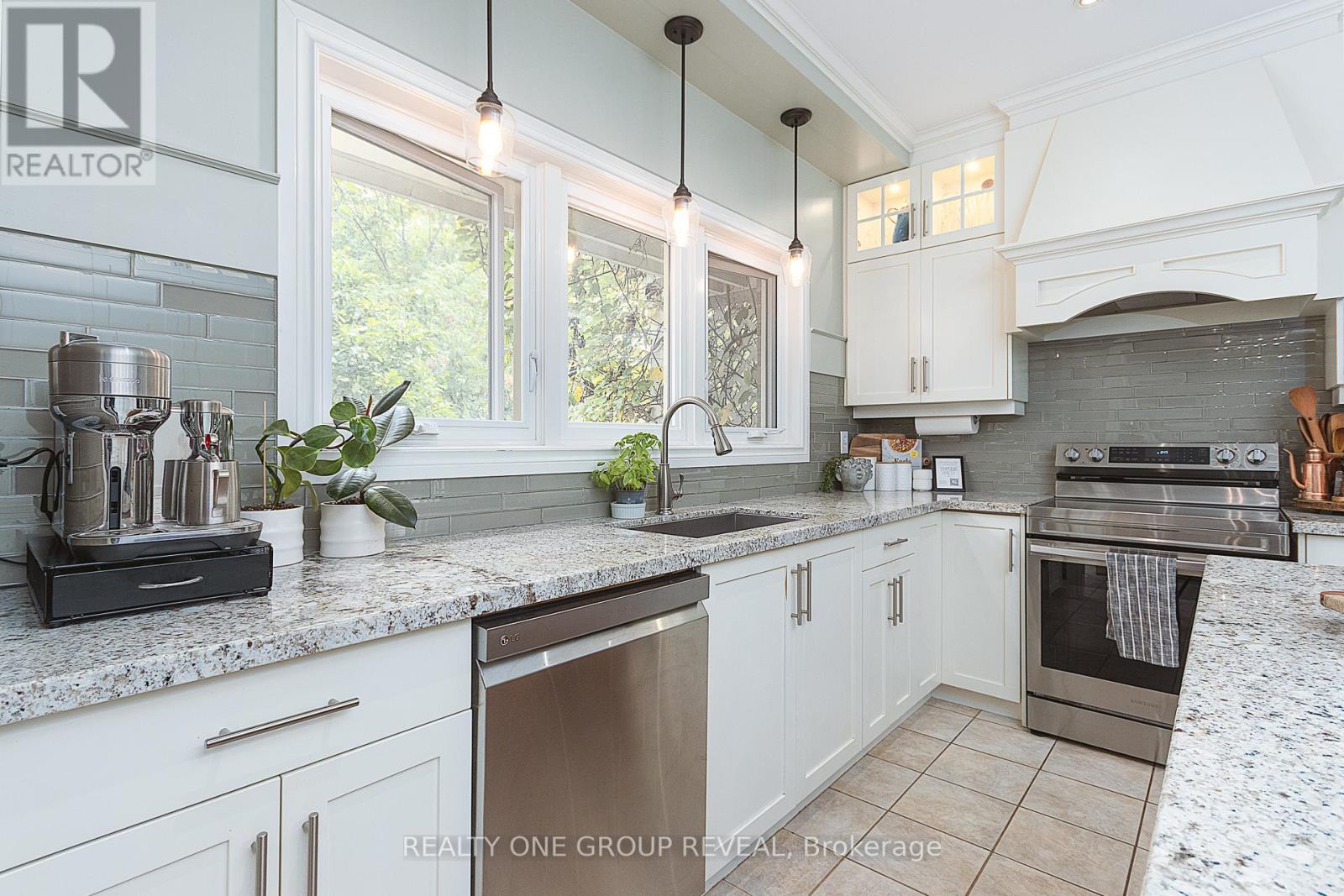 11 Nettle's Court, Whitby, Ontario  L1P 1L5 - Photo 11 - E12576624