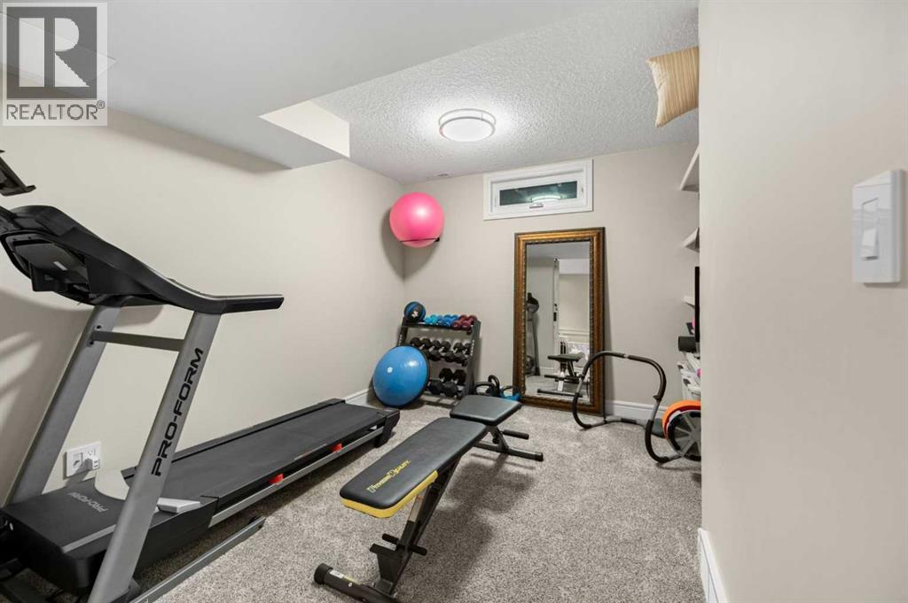 8027 Churchill Drive Sw, Calgary, Alberta  T2V 2S5 - Photo 35 - A2265747