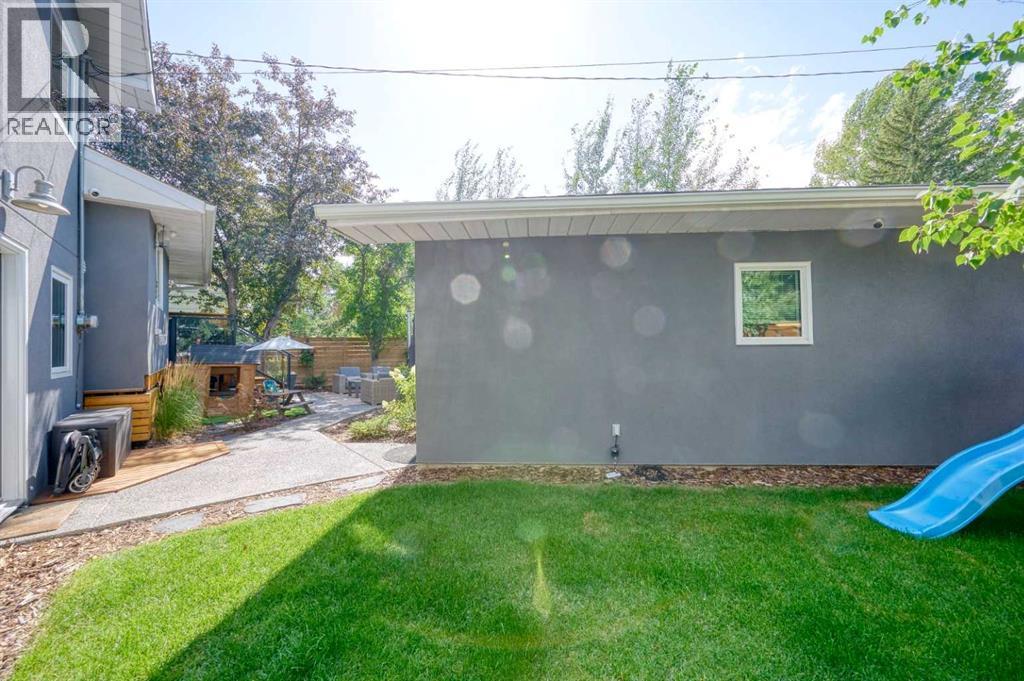 8027 Churchill Drive Sw, Calgary, Alberta  T2V 2S5 - Photo 41 - A2265747