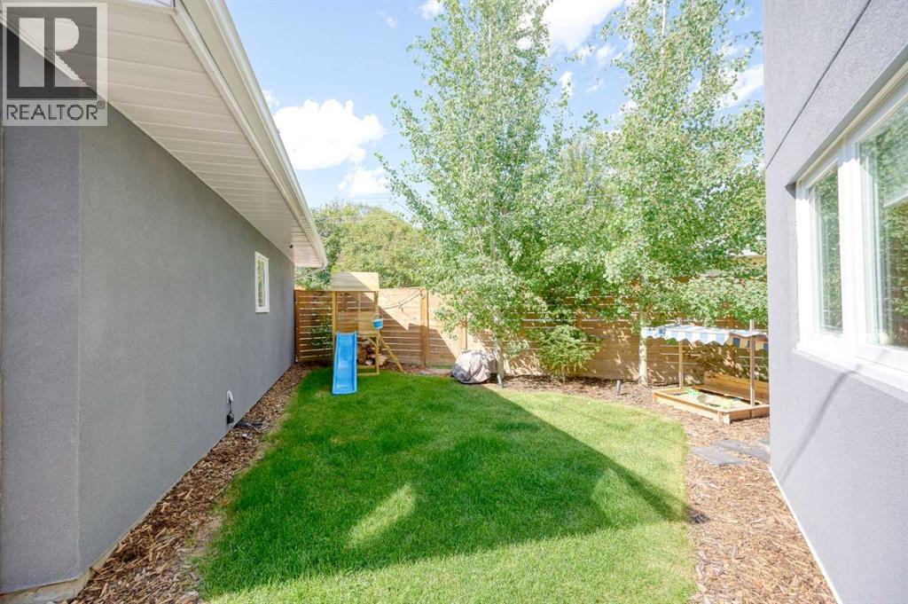 8027 Churchill Drive Sw, Calgary, Alberta  T2V 2S5 - Photo 42 - A2265747