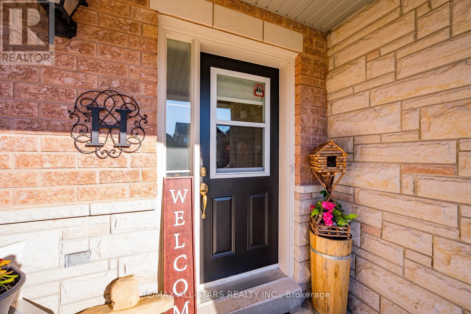 15 Amos Lehman Way, Whitchurch-Stouffville, Ontario  L4A 0J9 - Photo 5 - N12576610