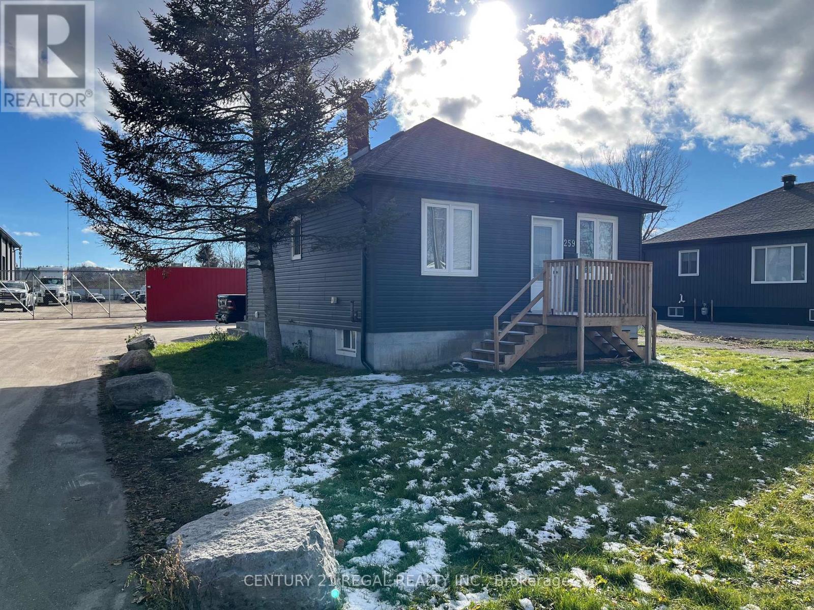 259 Tiffin Street, Barrie, Ontario  L4N 2N3 - Photo 1 - S12576574