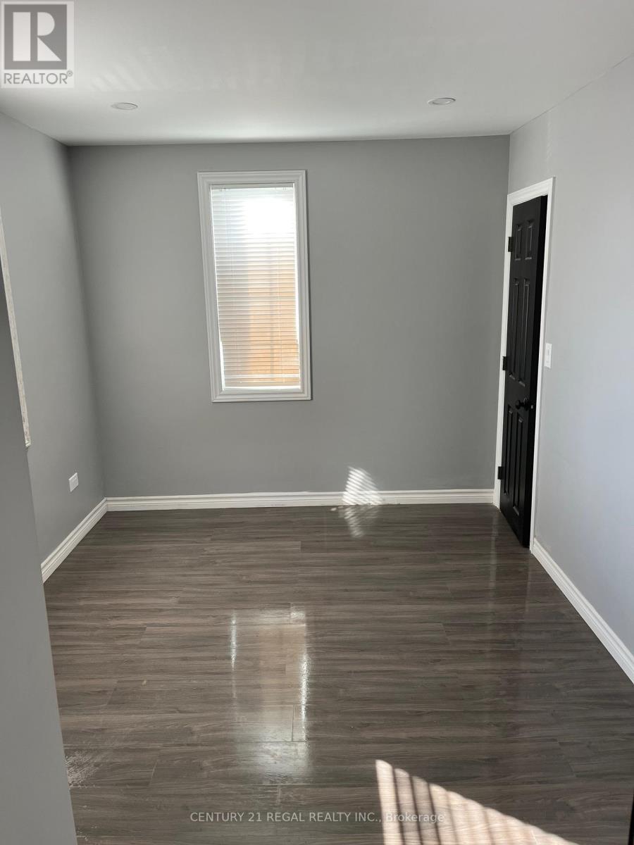 259 Tiffin Street, Barrie, Ontario  L4N 2N3 - Photo 2 - S12576574