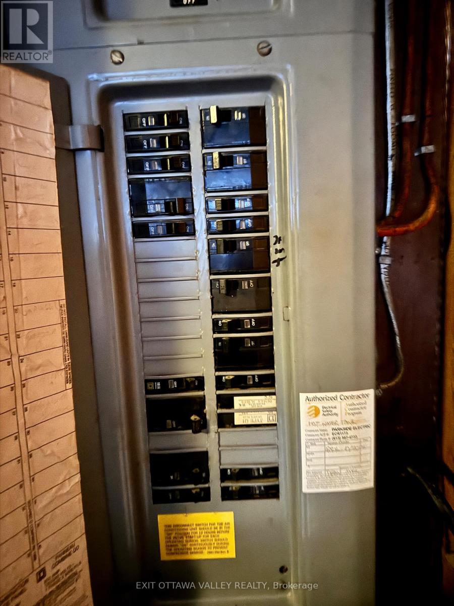 13 Grace Street, Whitewater Region, Ontario  K0J 2L0 - Photo 11 - X12576762