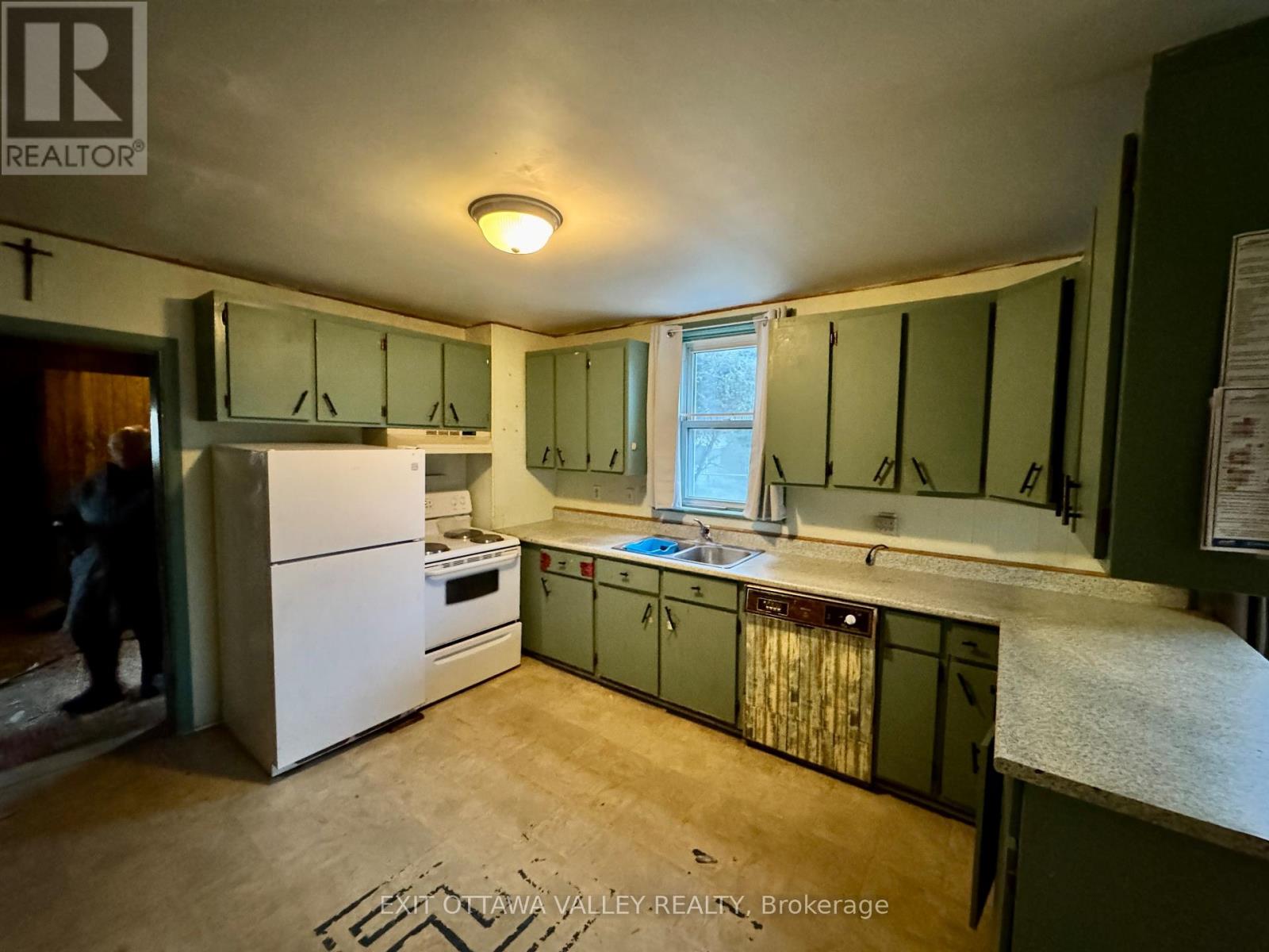 13 Grace Street, Whitewater Region, Ontario  K0J 2L0 - Photo 4 - X12576762