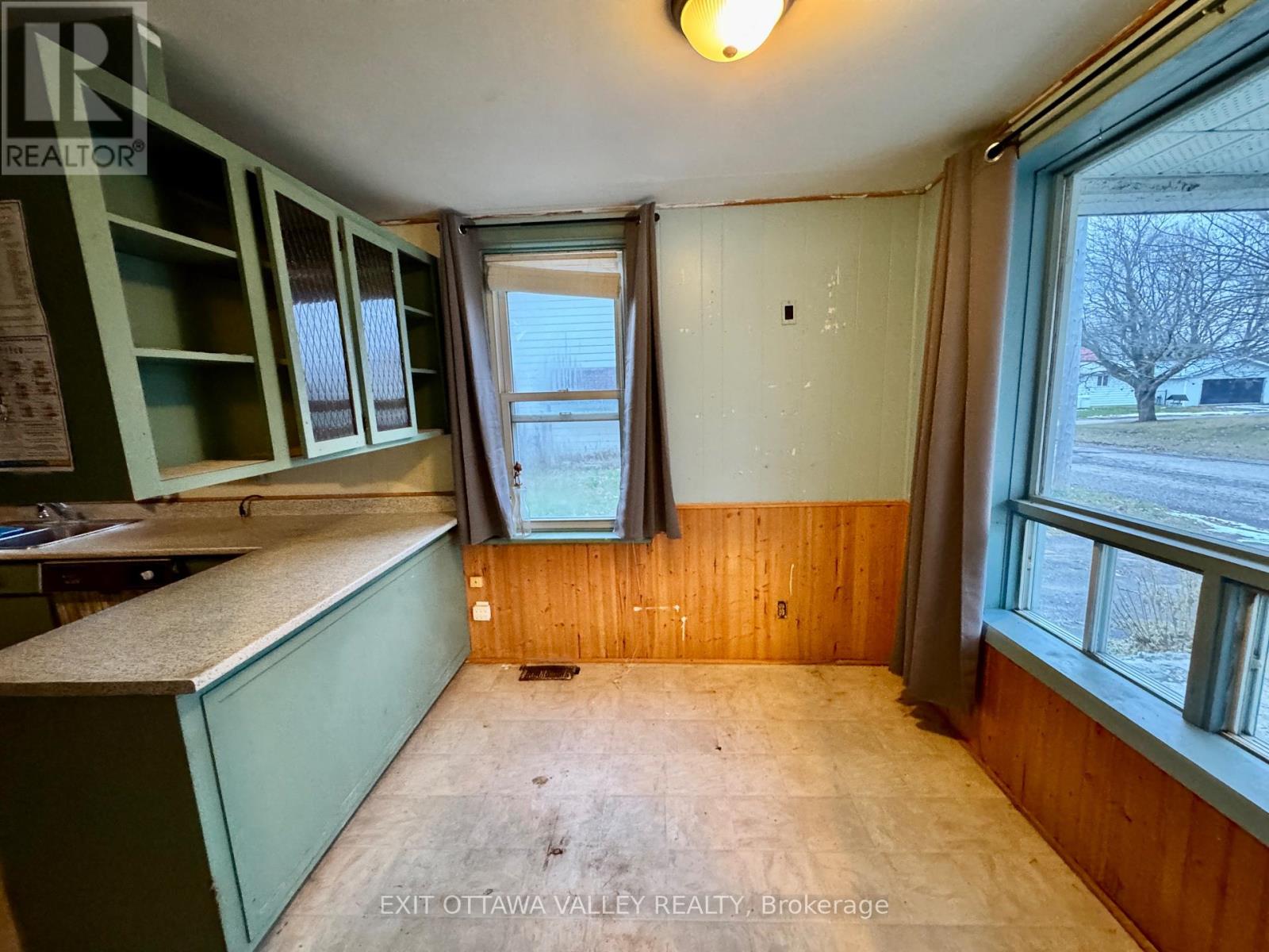 13 Grace Street, Whitewater Region, Ontario  K0J 2L0 - Photo 6 - X12576762