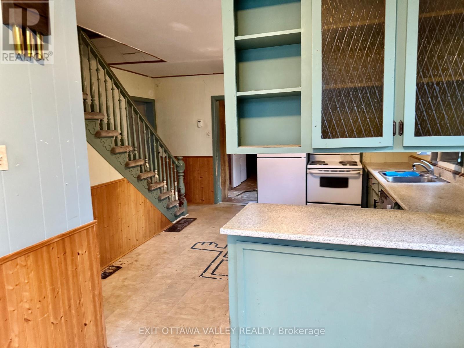 13 Grace Street, Whitewater Region, Ontario  K0J 2L0 - Photo 8 - X12576762