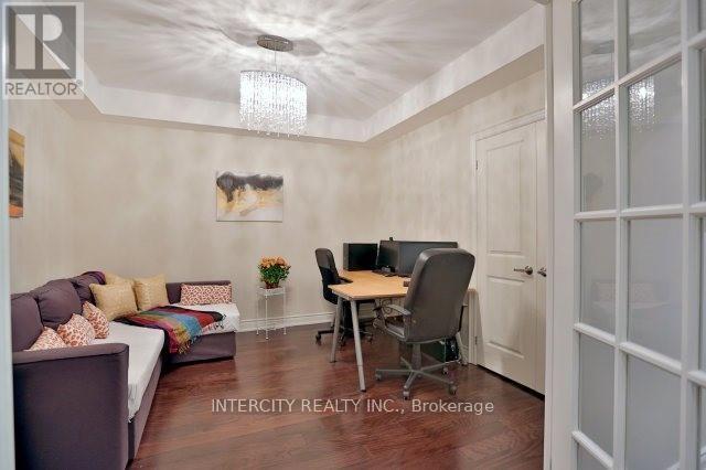 305 - 205 Lakeshore Road, Oakville, Ontario  L6K 0H8 - Photo 19 - W12576372