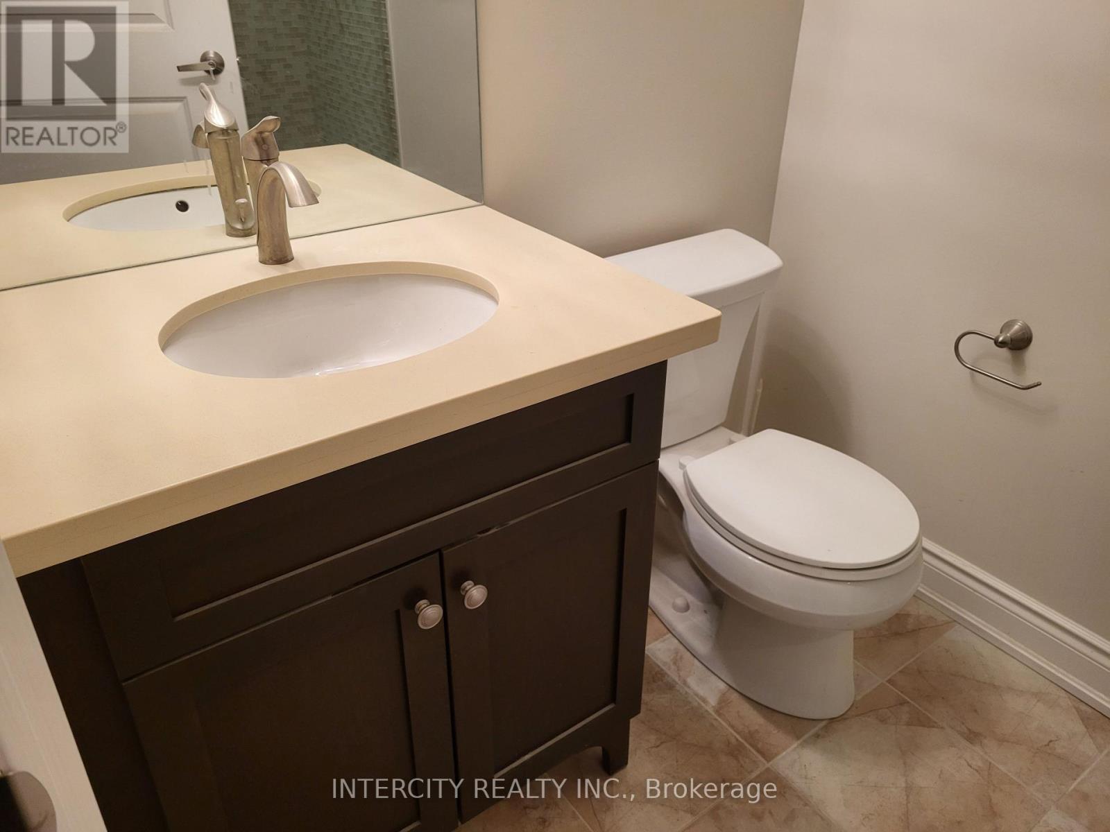 305 - 205 Lakeshore Road, Oakville, Ontario  L6K 0H8 - Photo 21 - W12576372