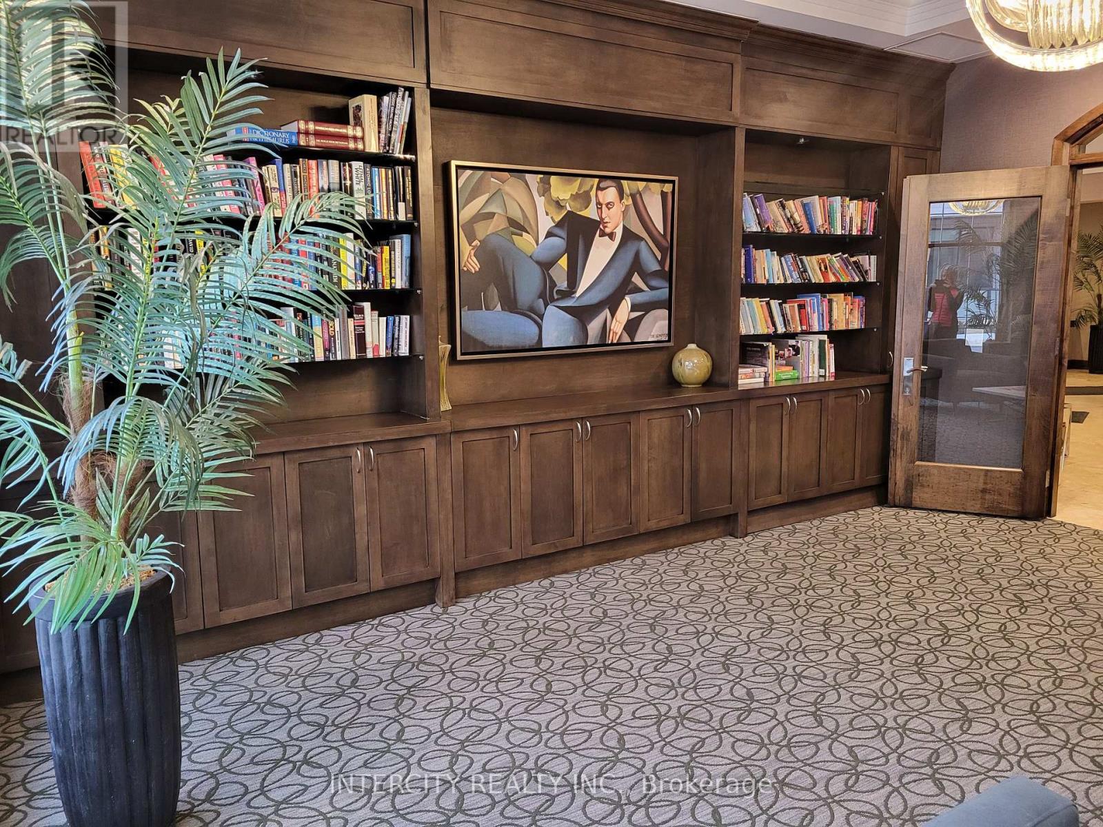 305 - 205 Lakeshore Road, Oakville, Ontario  L6K 0H8 - Photo 6 - W12576372