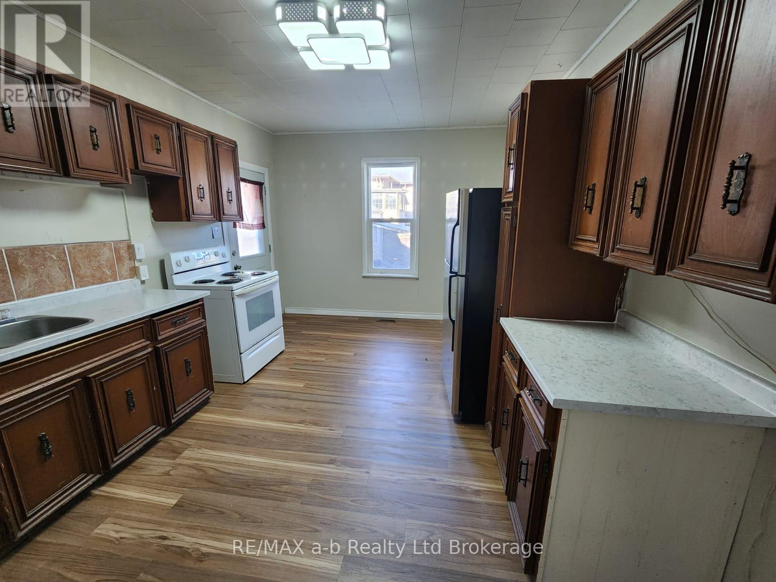 151 Albert Street, Ingersoll, Ontario  N5C 2Y3 - Photo 14 - X12576738