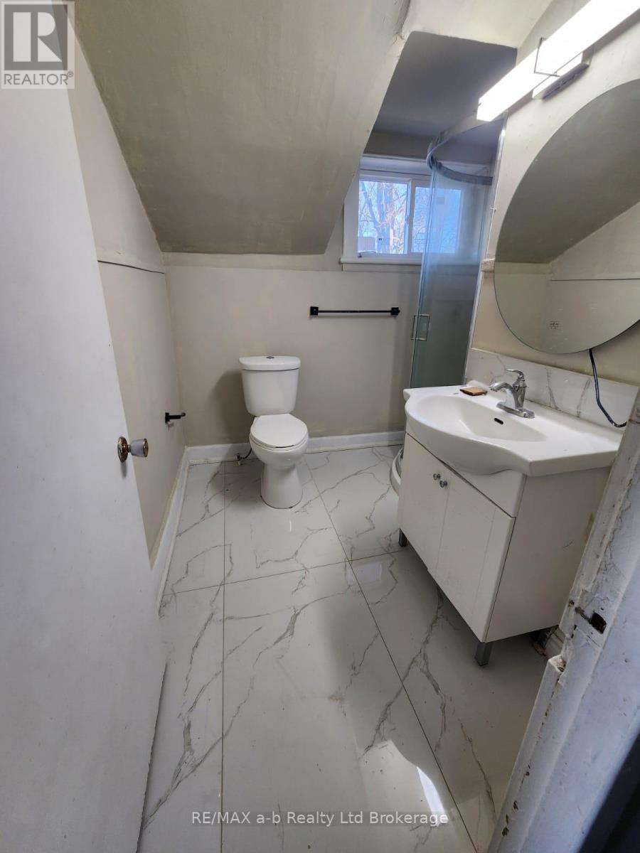 151 Albert Street, Ingersoll, Ontario  N5C 2Y3 - Photo 2 - X12576738