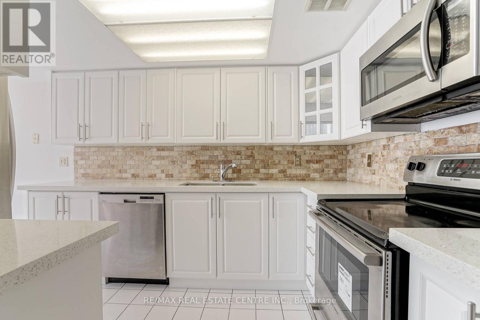 1207 - 350 Webb Drive, Mississauga, Ontario  L5B 3W4 - Photo 13 - W12576570