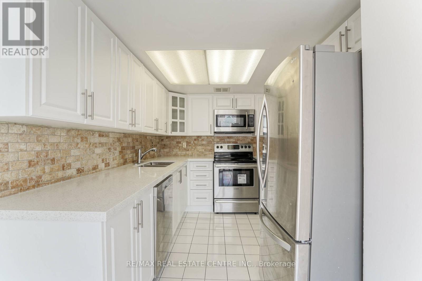 1207 - 350 Webb Drive, Mississauga, Ontario  L5B 3W4 - Photo 15 - W12576570