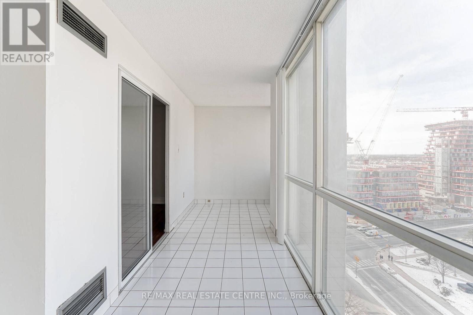 1207 - 350 Webb Drive, Mississauga, Ontario  L5B 3W4 - Photo 17 - W12576570