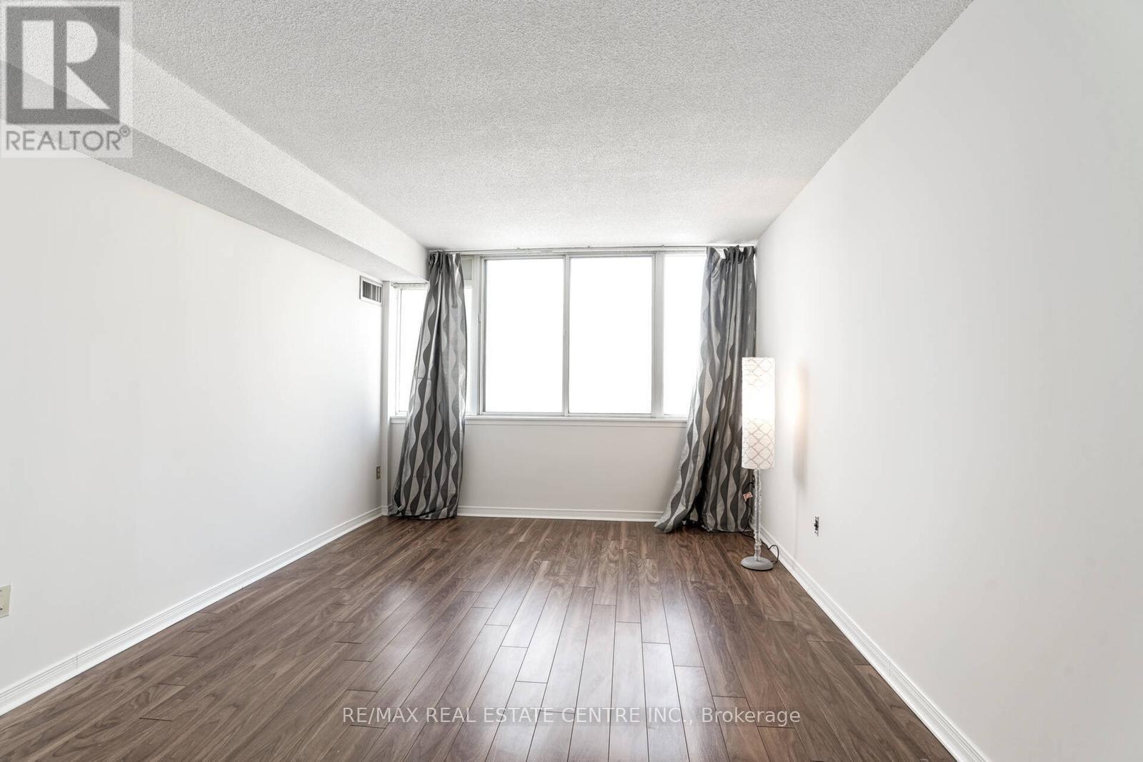 1207 - 350 Webb Drive, Mississauga, Ontario  L5B 3W4 - Photo 20 - W12576570