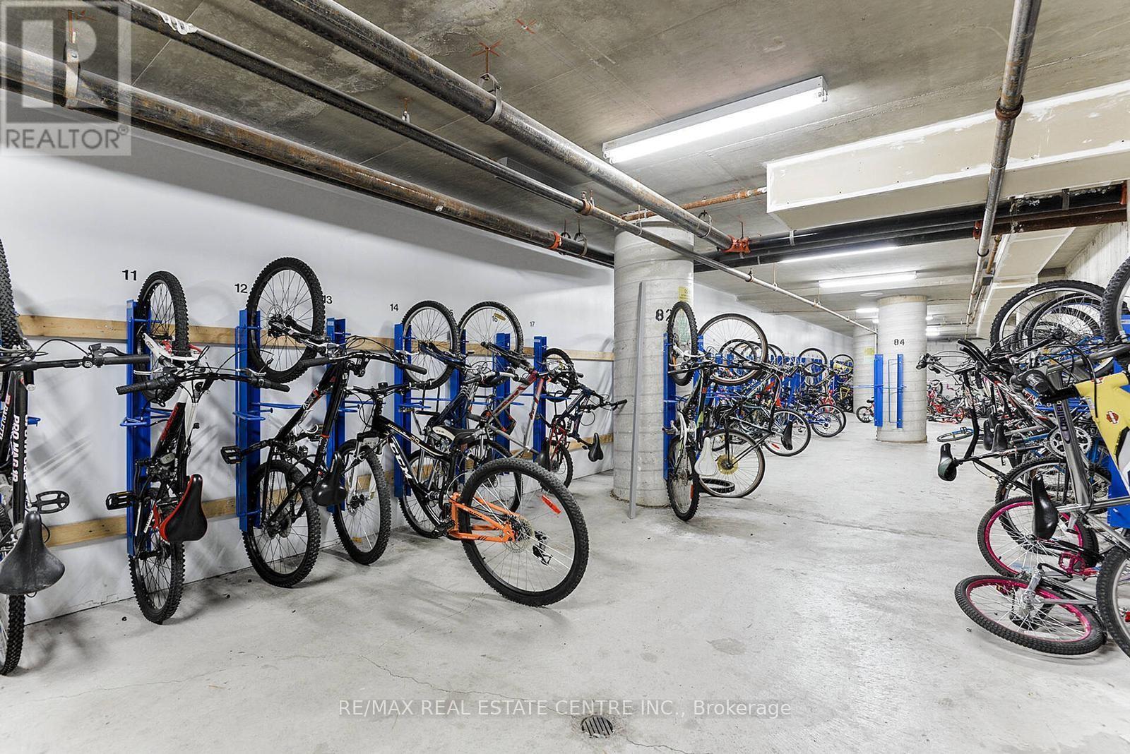 1207 - 350 Webb Drive, Mississauga, Ontario  L5B 3W4 - Photo 27 - W12576570