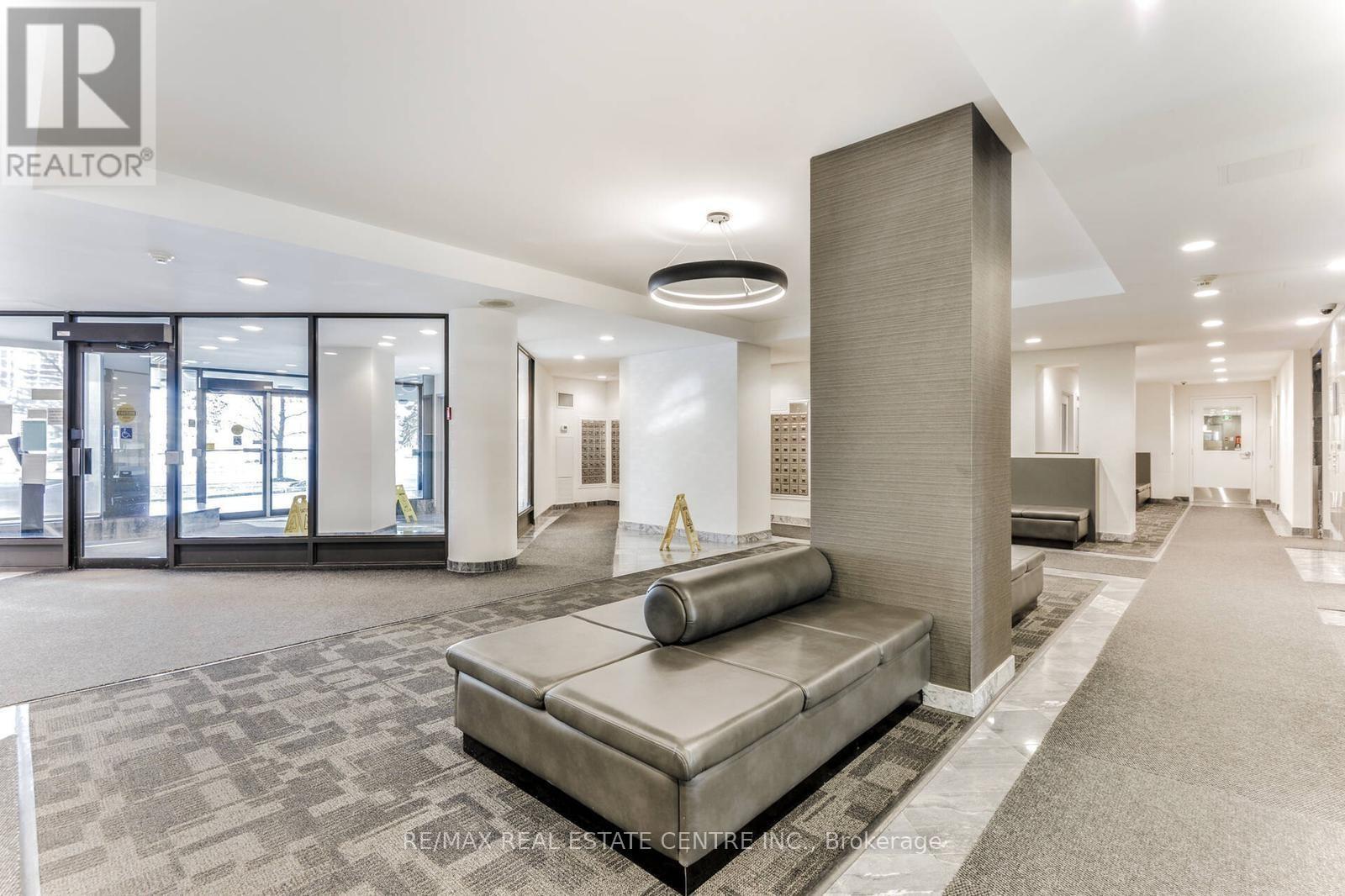 1207 - 350 Webb Drive, Mississauga, Ontario  L5B 3W4 - Photo 4 - W12576570