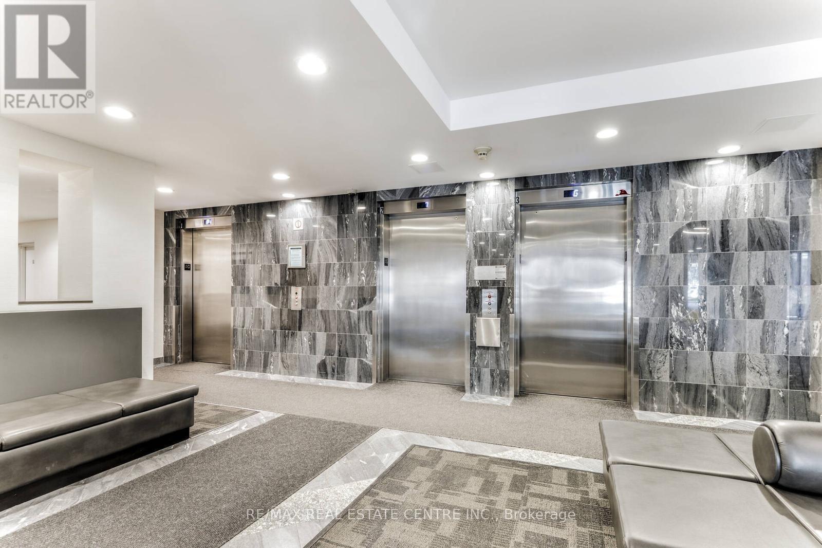 1207 - 350 Webb Drive, Mississauga, Ontario  L5B 3W4 - Photo 5 - W12576570