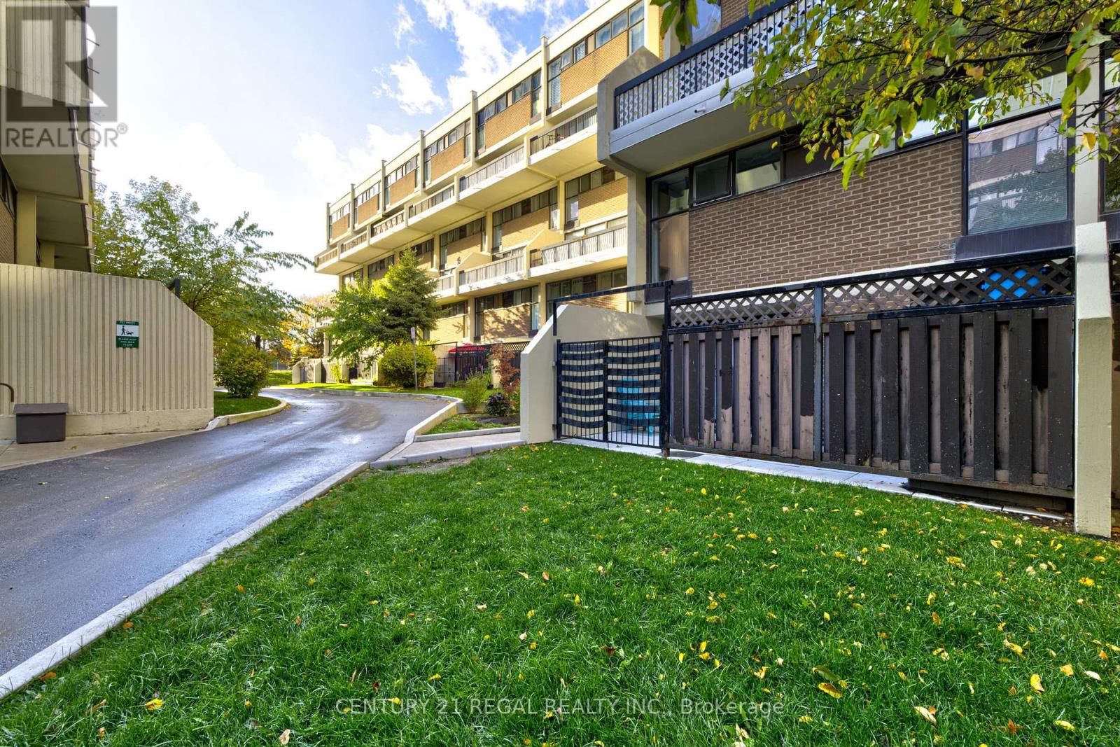 139 - 366 The East Mall, Toronto, Ontario  M9B 6C6 - Photo 33 - W12576602