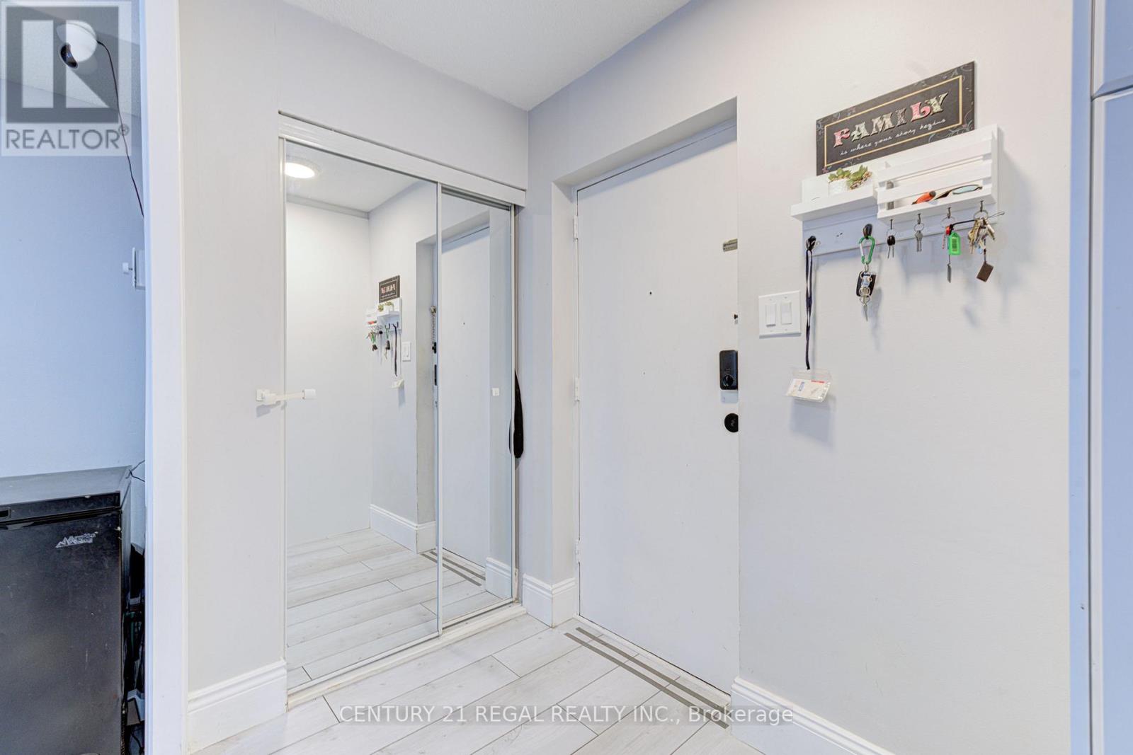 139 - 366 The East Mall, Toronto, Ontario  M9B 6C6 - Photo 4 - W12576602