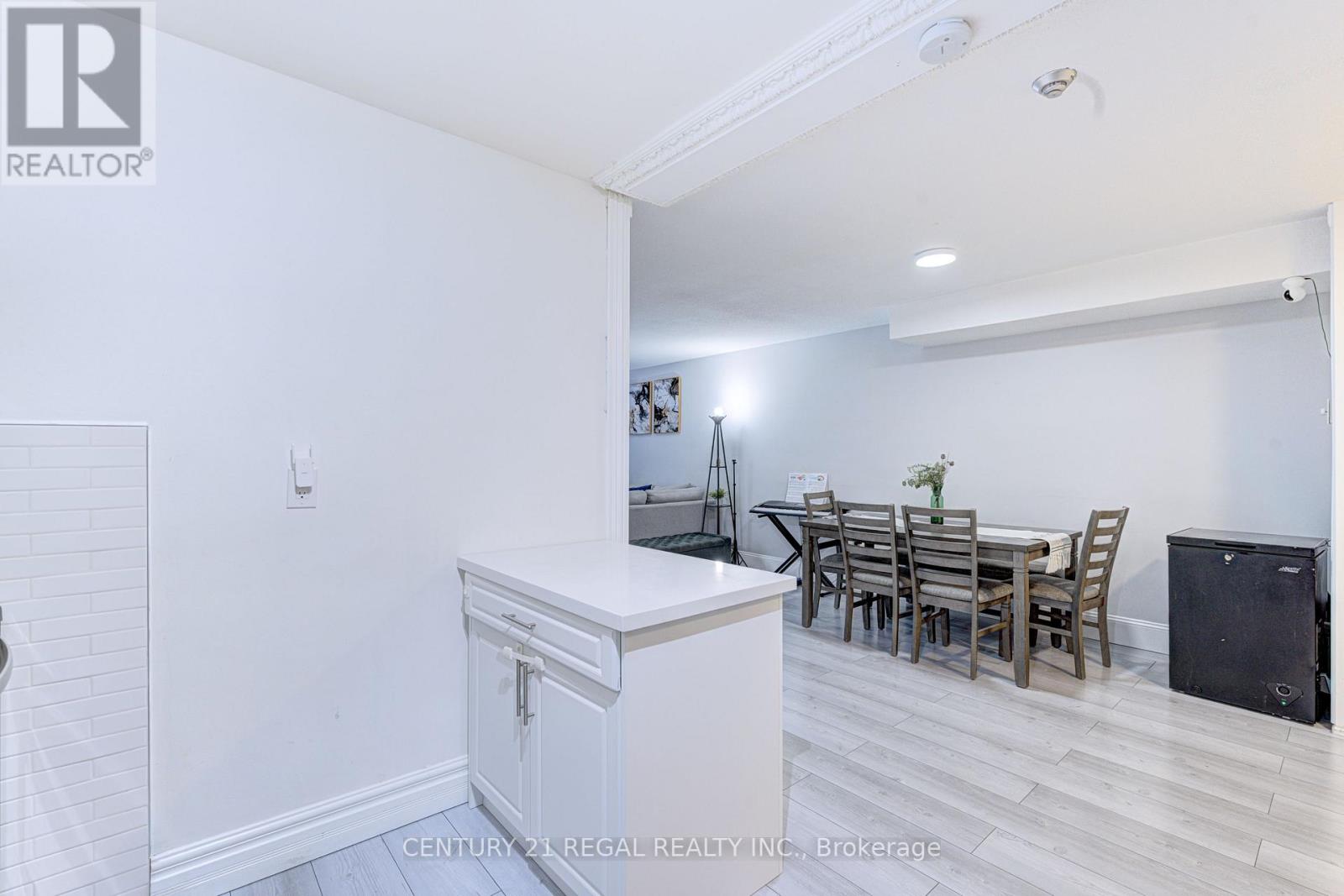 139 - 366 The East Mall, Toronto, Ontario  M9B 6C6 - Photo 6 - W12576602