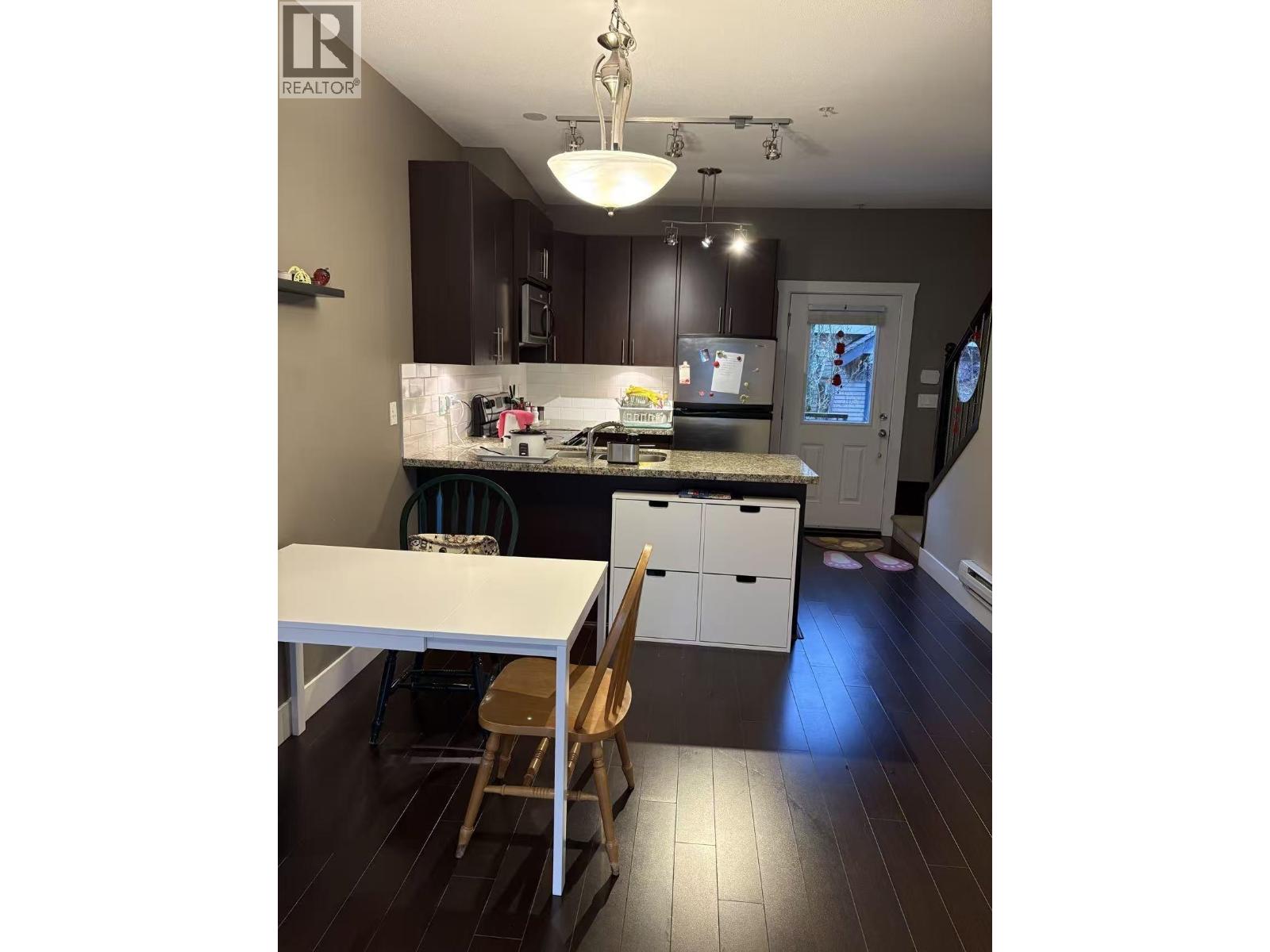 207 5211 Irmin Street Street, Burnaby, British Columbia  V5J 0C9 - Photo 3 - R3069836