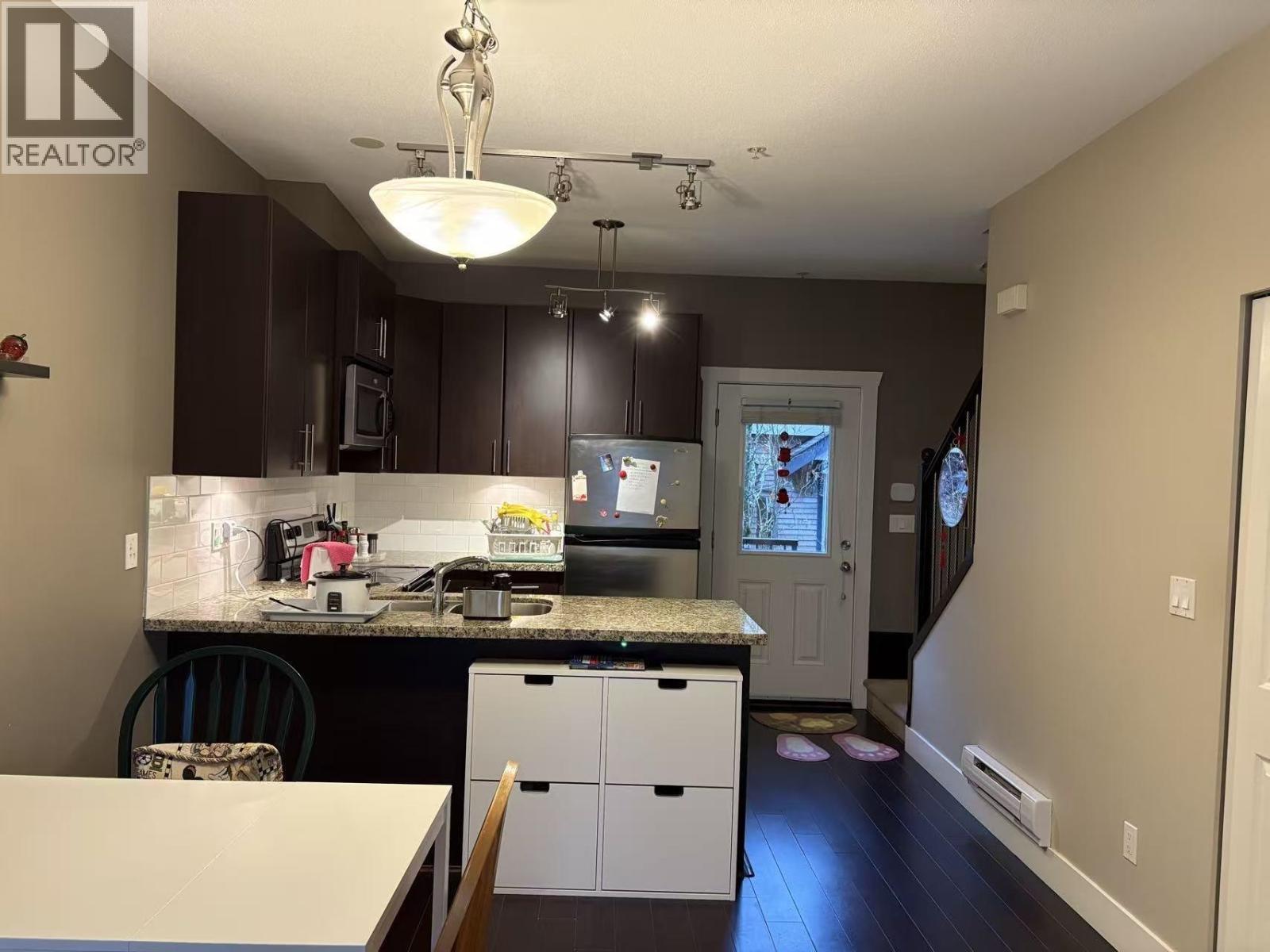 207 5211 Irmin Street Street, Burnaby, British Columbia  V5J 0C9 - Photo 2 - R3069836