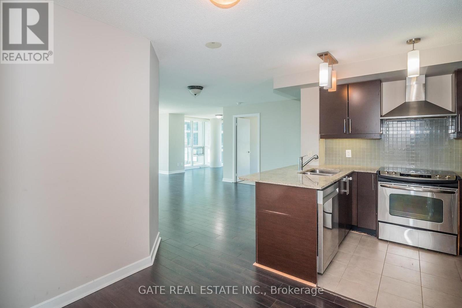 1410 - 18 Harbour Street, Toronto, Ontario  M5J 2Z6 - Photo 4 - C12576804