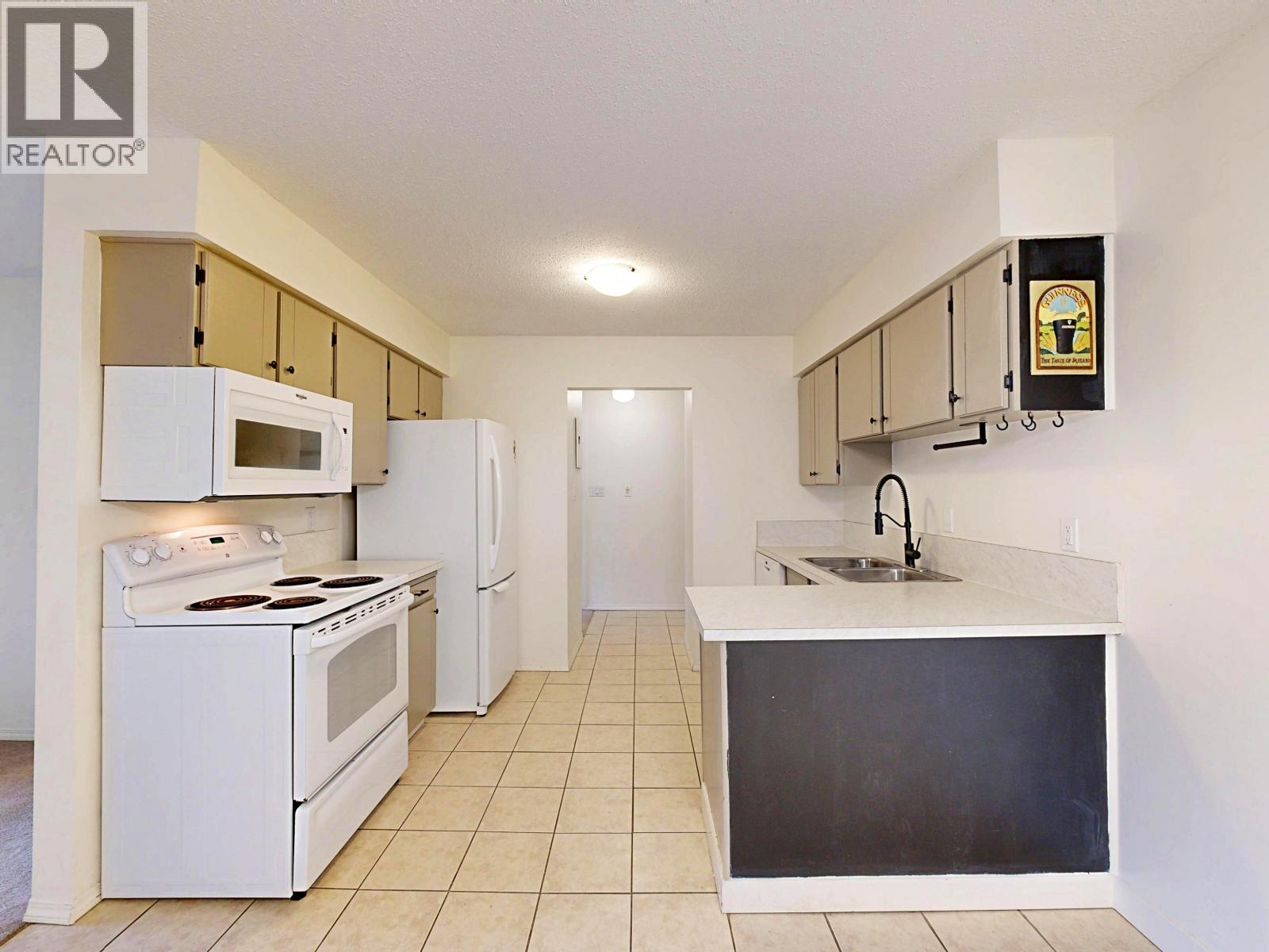 206 138 W 18th Street, North Vancouver, British Columbia  V7M 1W4 - Photo 2 - R3070083