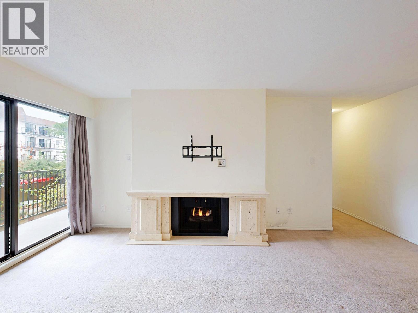 206 138 W 18th Street, North Vancouver, British Columbia  V7M 1W4 - Photo 3 - R3070083