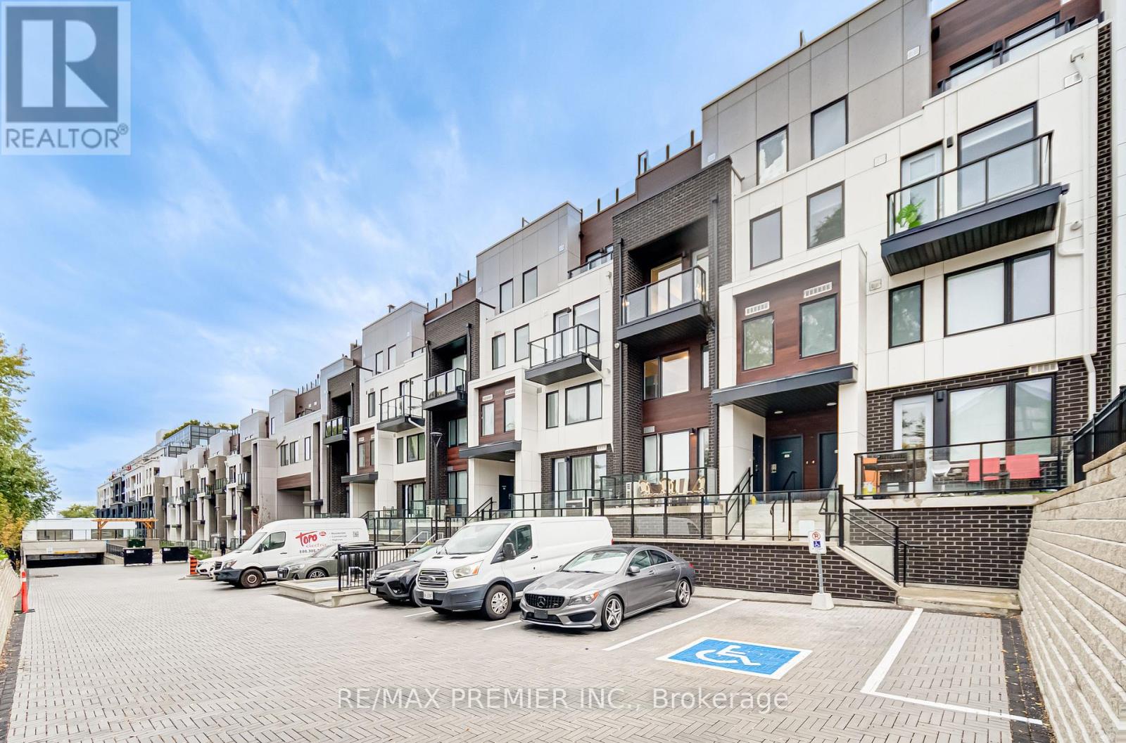 8 - 1479 O'connor Drive, Toronto, Ontario  M4B 0A7 - Photo 2 - E12576756