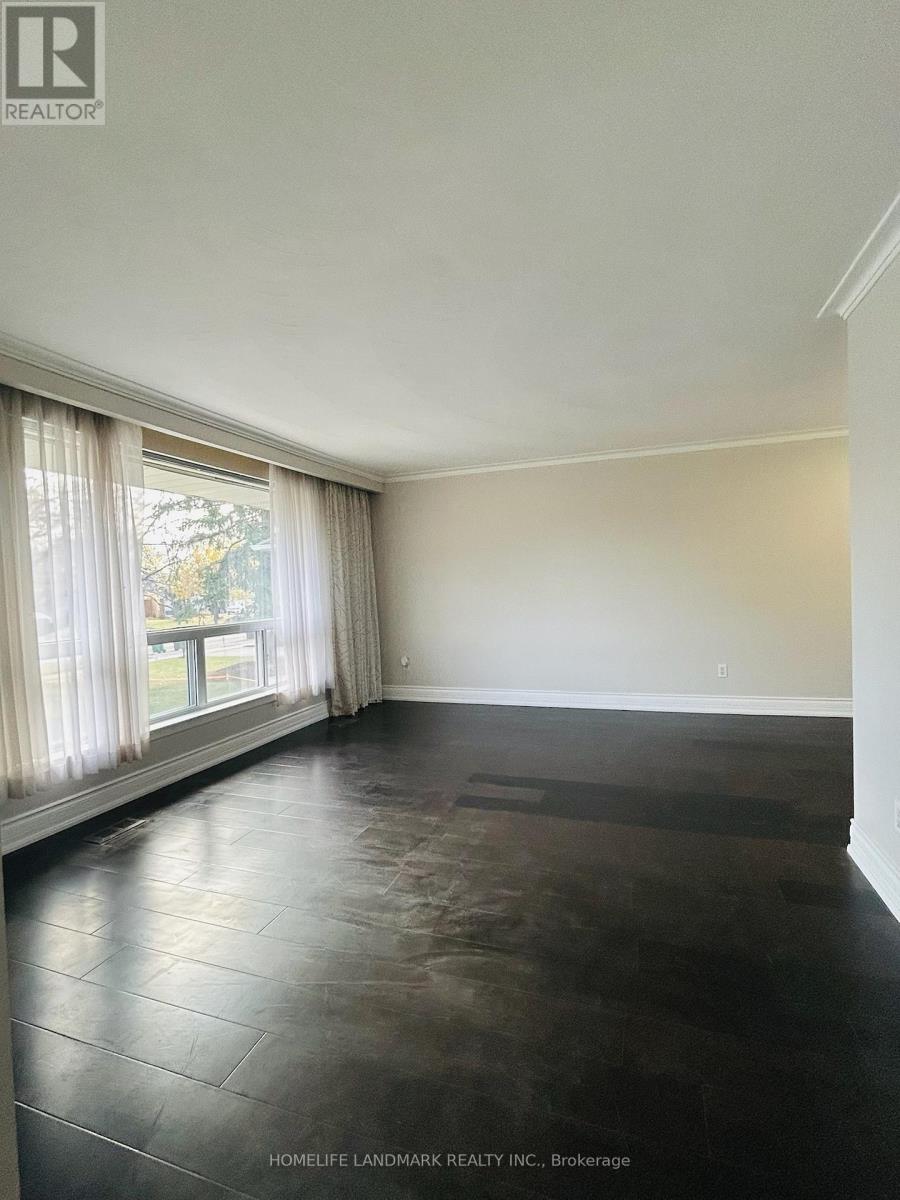 2749 Truscott Drive, Mississauga, Ontario L5J 2B8 - Photo 11 - W12520008