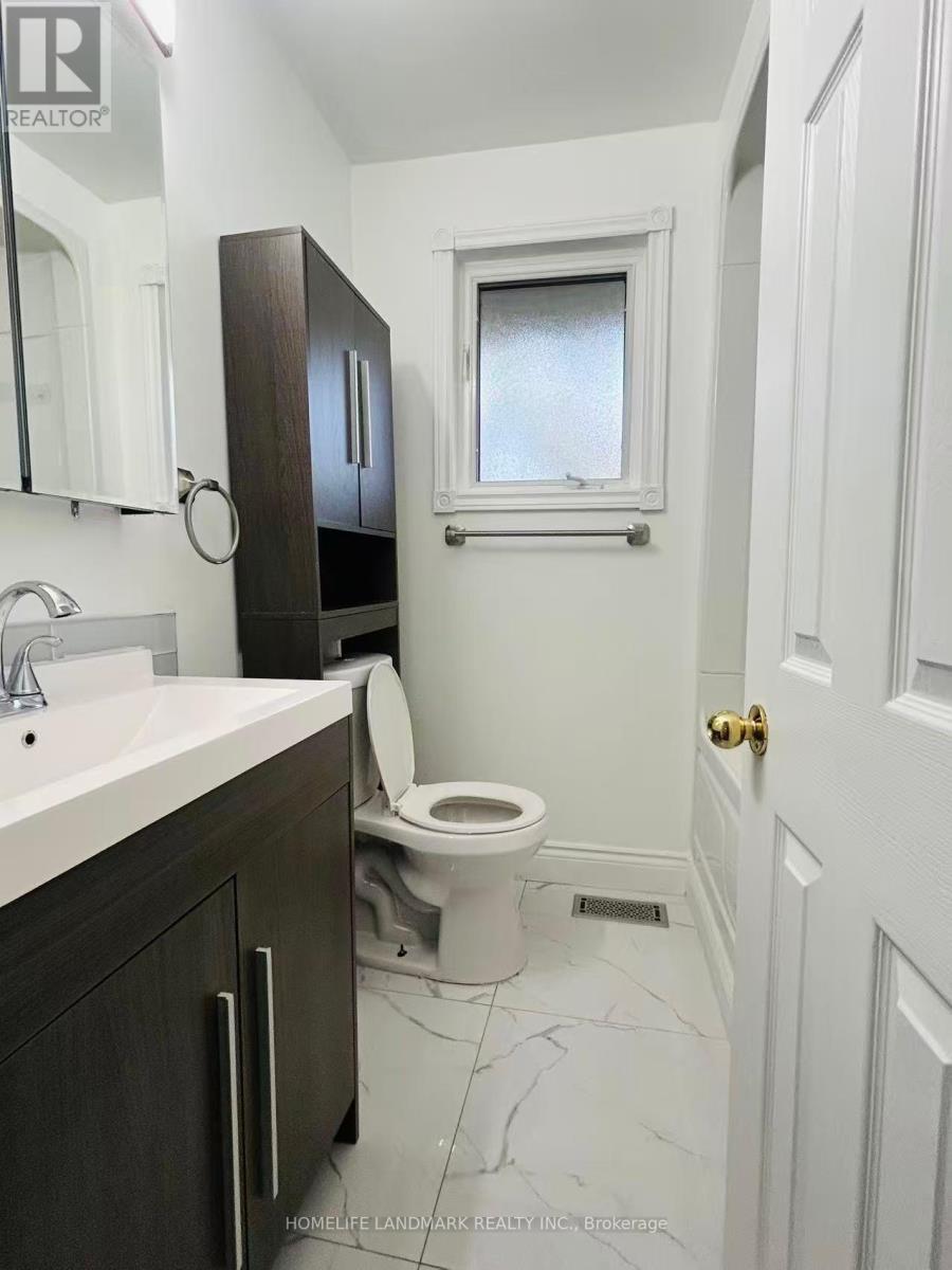 2749 Truscott Drive, Mississauga, Ontario L5J 2B8 - Photo 9 - W12520008