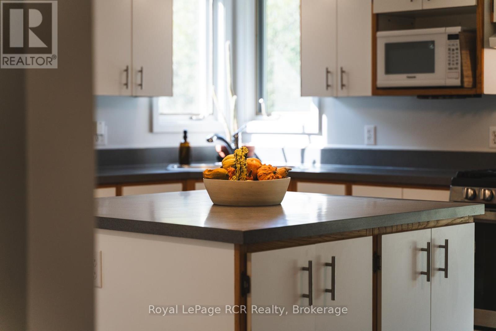 74074 10 Side Road, West Grey, Ontario  N0G 1S0 - Photo 16 - X12450900