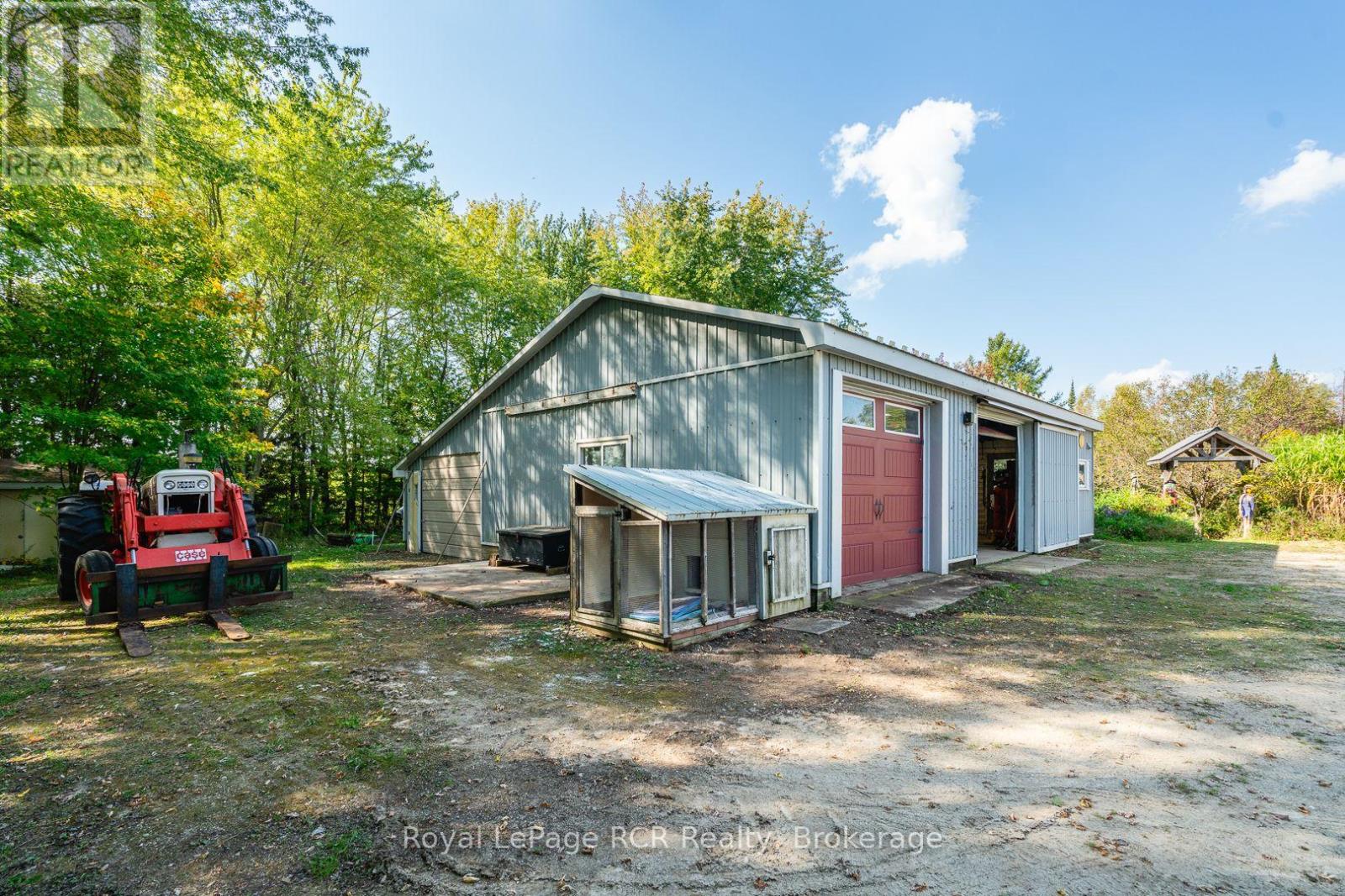 74074 10 Side Road, West Grey, Ontario  N0G 1S0 - Photo 43 - X12450900