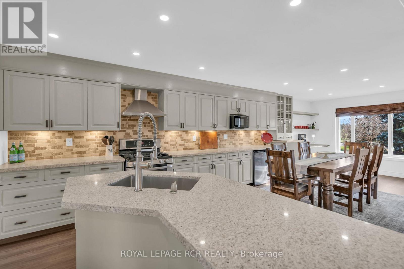 11 Golfview Boulevard, Bradford West Gwillimbury (Bradford), Ontario  L3Z 3Z1 - Photo 11 - N12576664