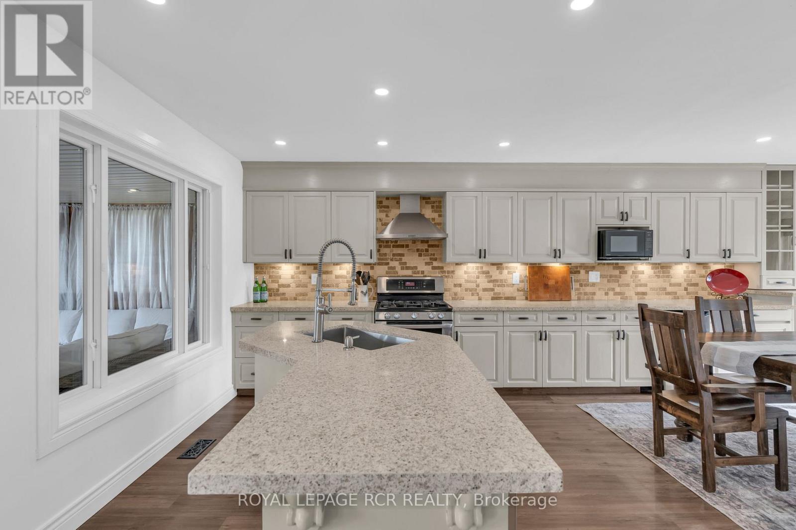 11 Golfview Boulevard, Bradford West Gwillimbury (Bradford), Ontario  L3Z 3Z1 - Photo 12 - N12576664