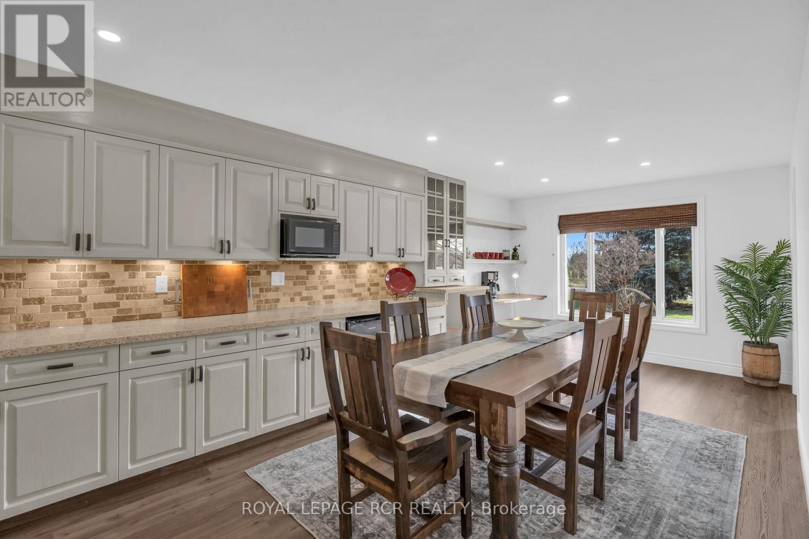 11 Golfview Boulevard, Bradford West Gwillimbury (Bradford), Ontario  L3Z 3Z1 - Photo 9 - N12576664