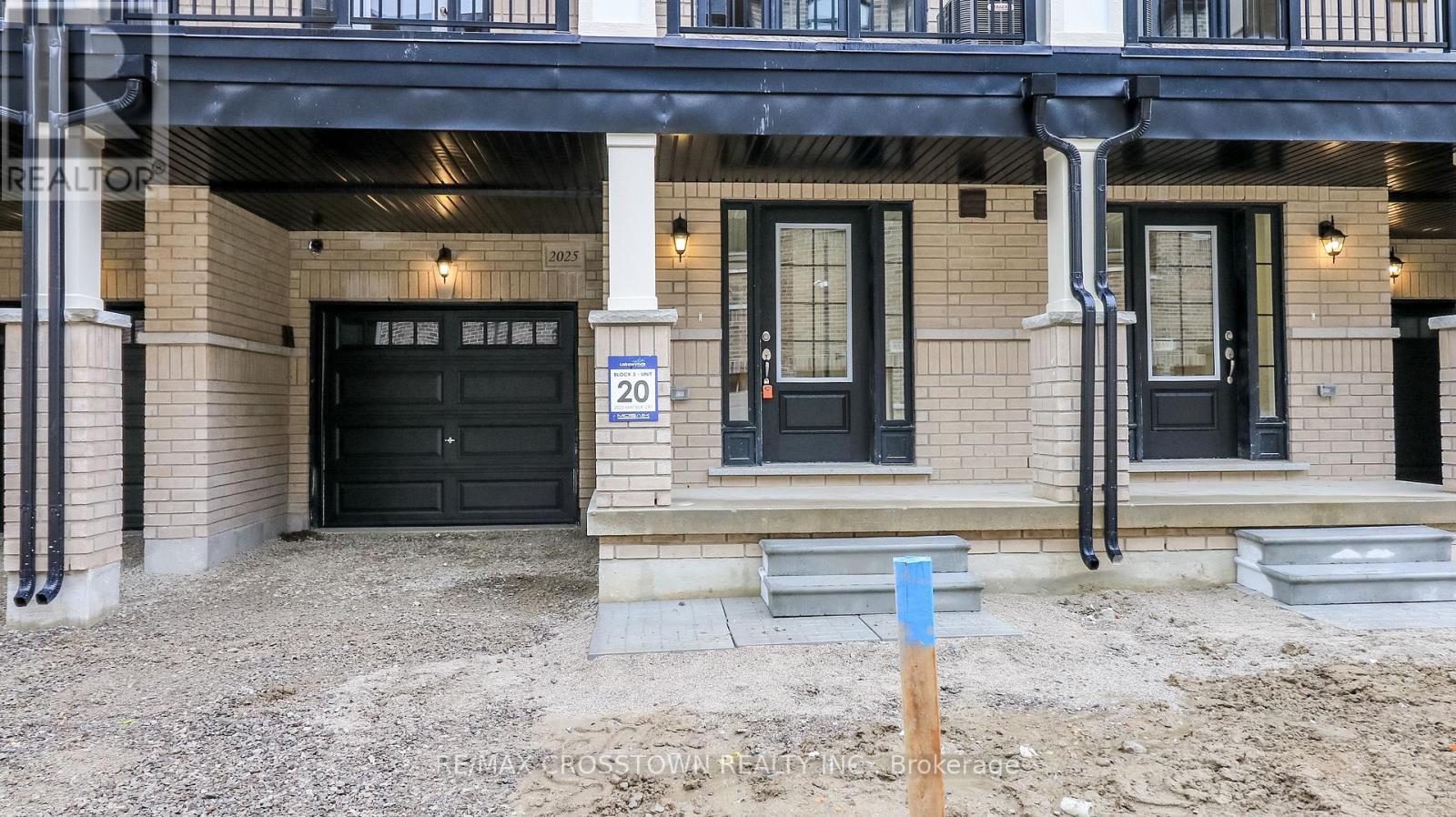 Unit 20 - 2025 Matteer Court, Innisfil, Ontario  L9S 4T9 - Photo 2 - N12576752