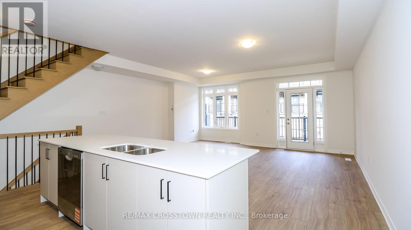 Unit 20 - 2025 Matteer Court, Innisfil, Ontario  L9S 4T9 - Photo 8 - N12576752