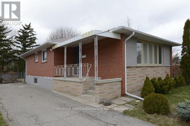 4 THELMERE PLACE, Toronto, Ontario