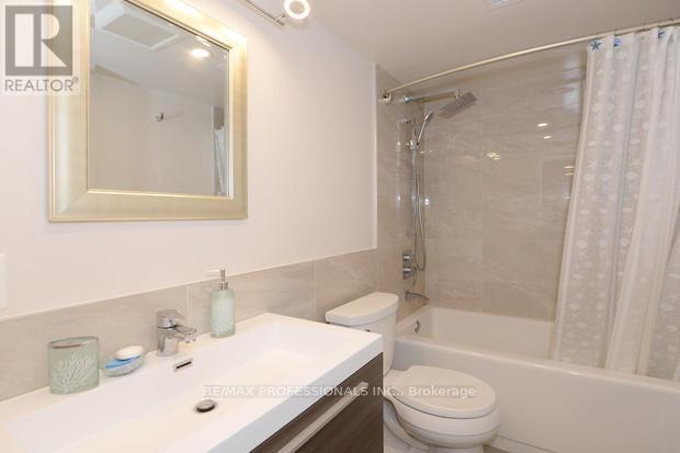 4 Thelmere Place, Toronto, Ontario  M9R 2B7 - Photo 16 - W12576652