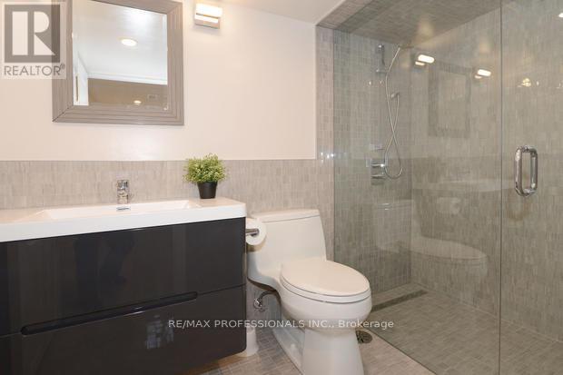 4 Thelmere Place, Toronto, Ontario  M9R 2B7 - Photo 17 - W12576652