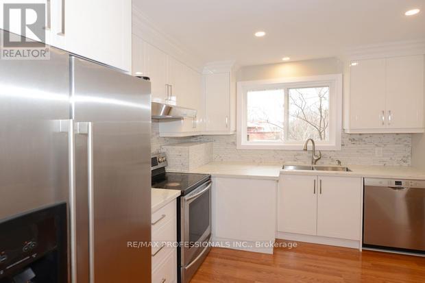 4 Thelmere Place, Toronto, Ontario  M9R 2B7 - Photo 7 - W12576652