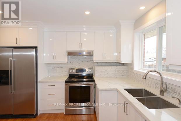 4 Thelmere Place, Toronto, Ontario  M9R 2B7 - Photo 8 - W12576652