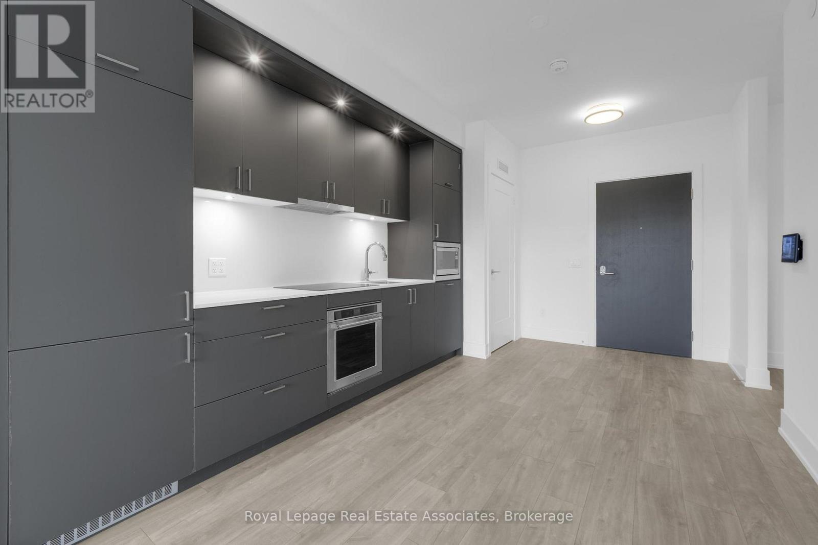 616 - 259 The Kingsway, Toronto, Ontario  M9A 0G2 - Photo 4 - W12576766