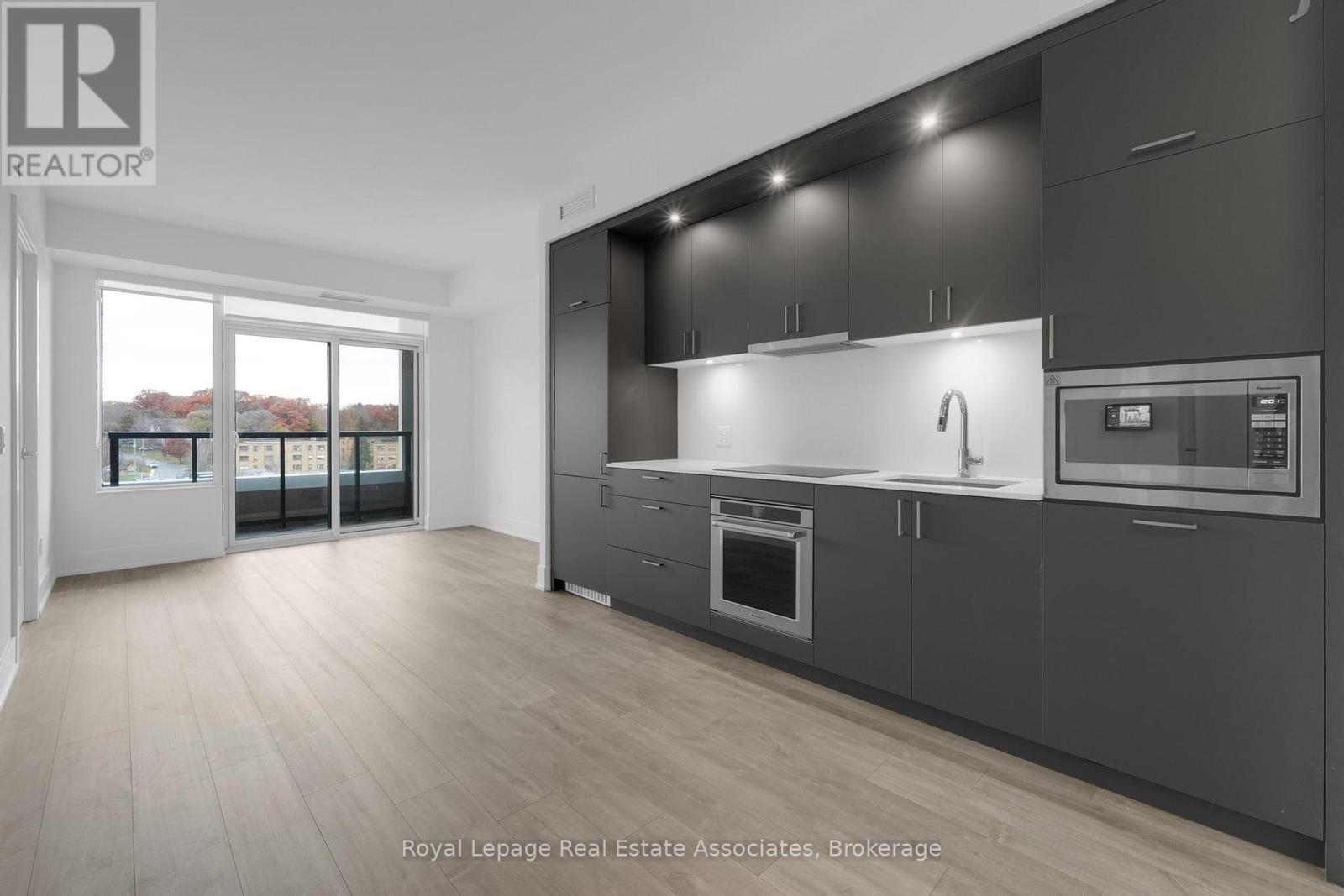 616 - 259 The Kingsway, Toronto, Ontario  M9A 0G2 - Photo 5 - W12576766