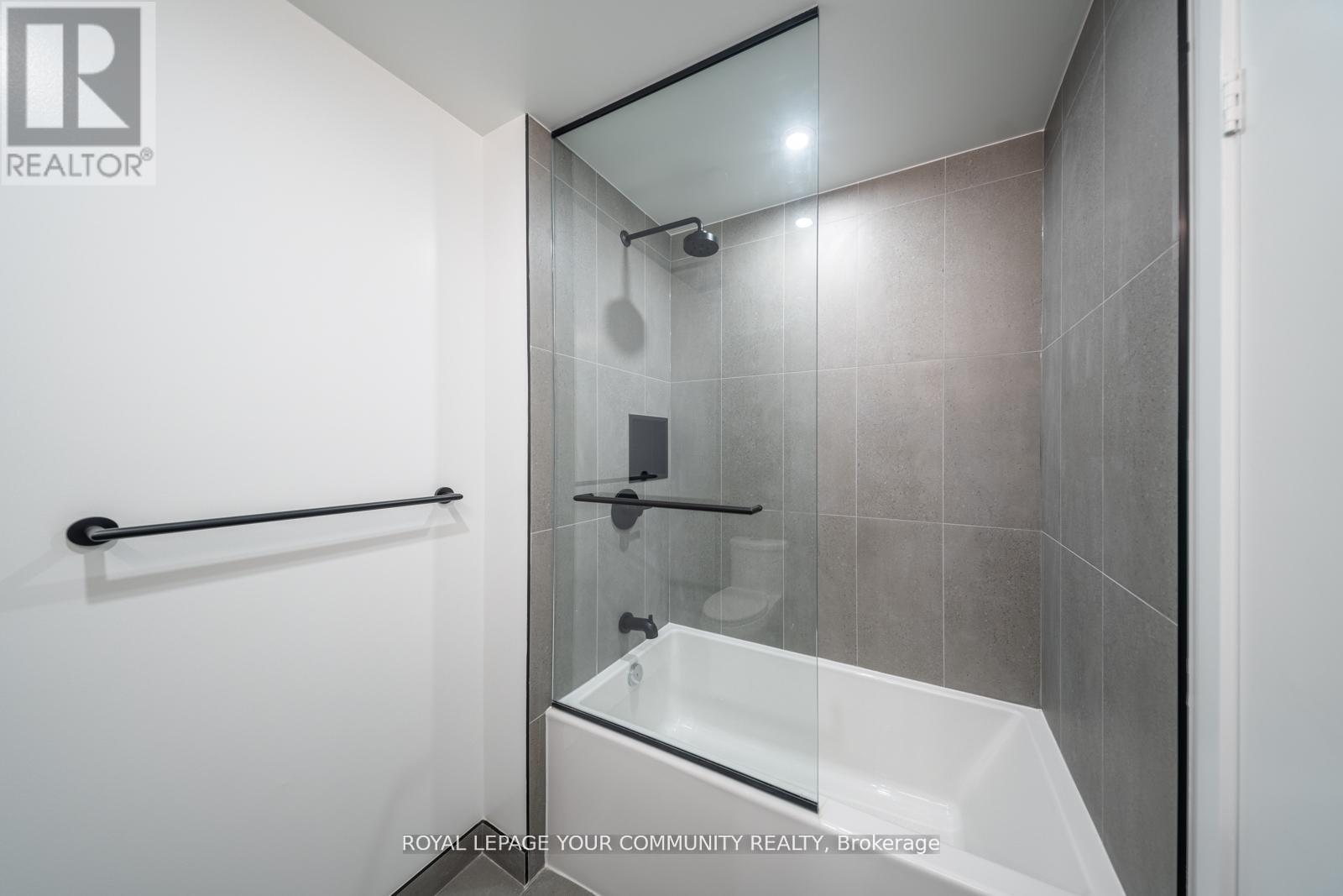 603 - 5 York Garden Way, Toronto, Ontario  M6A 2V1 - Photo 8 - W12576772