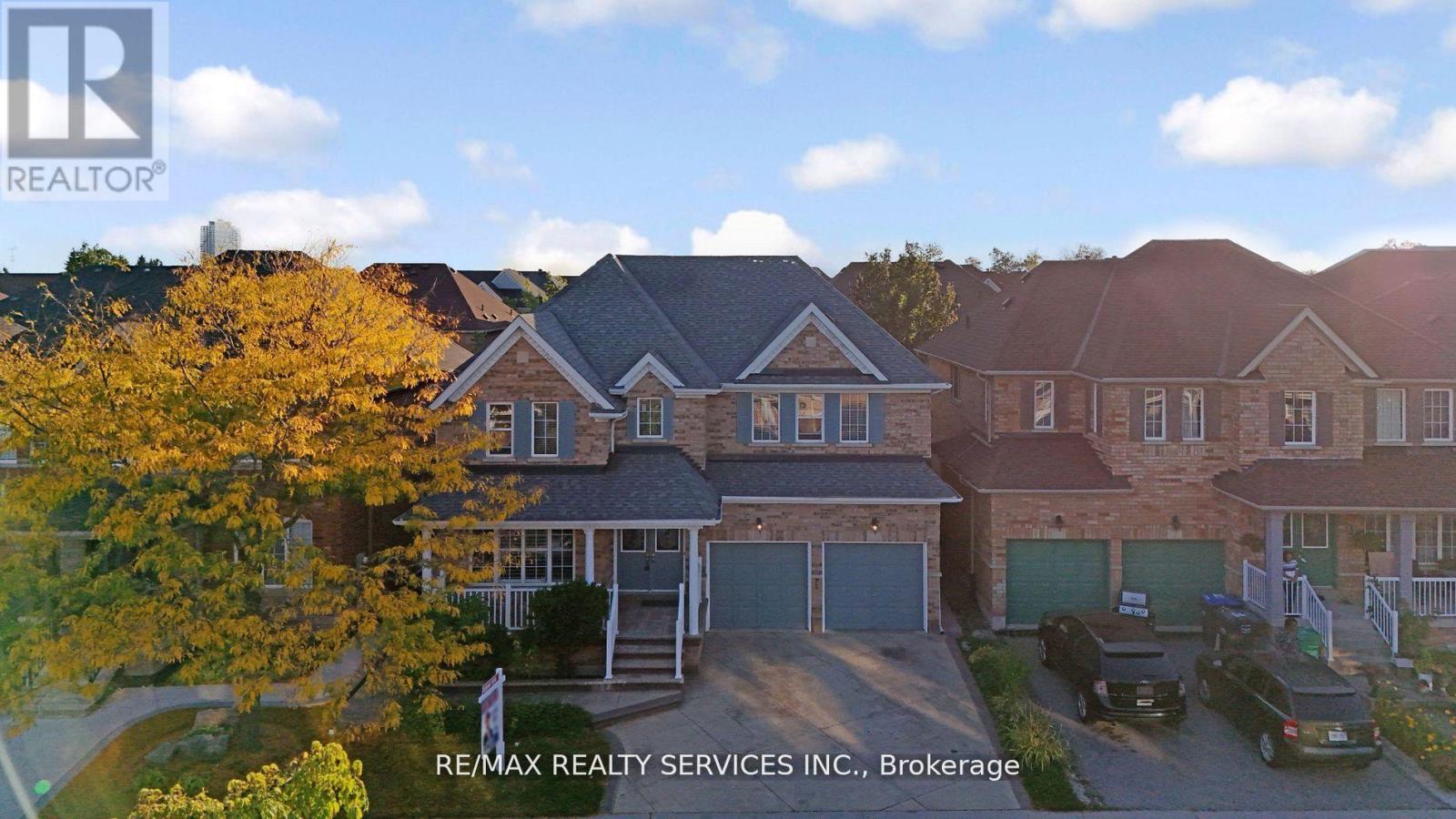 14 Foxmere Road, Brampton, Ontario  L7A 1S6 - Photo 2 - W12576780